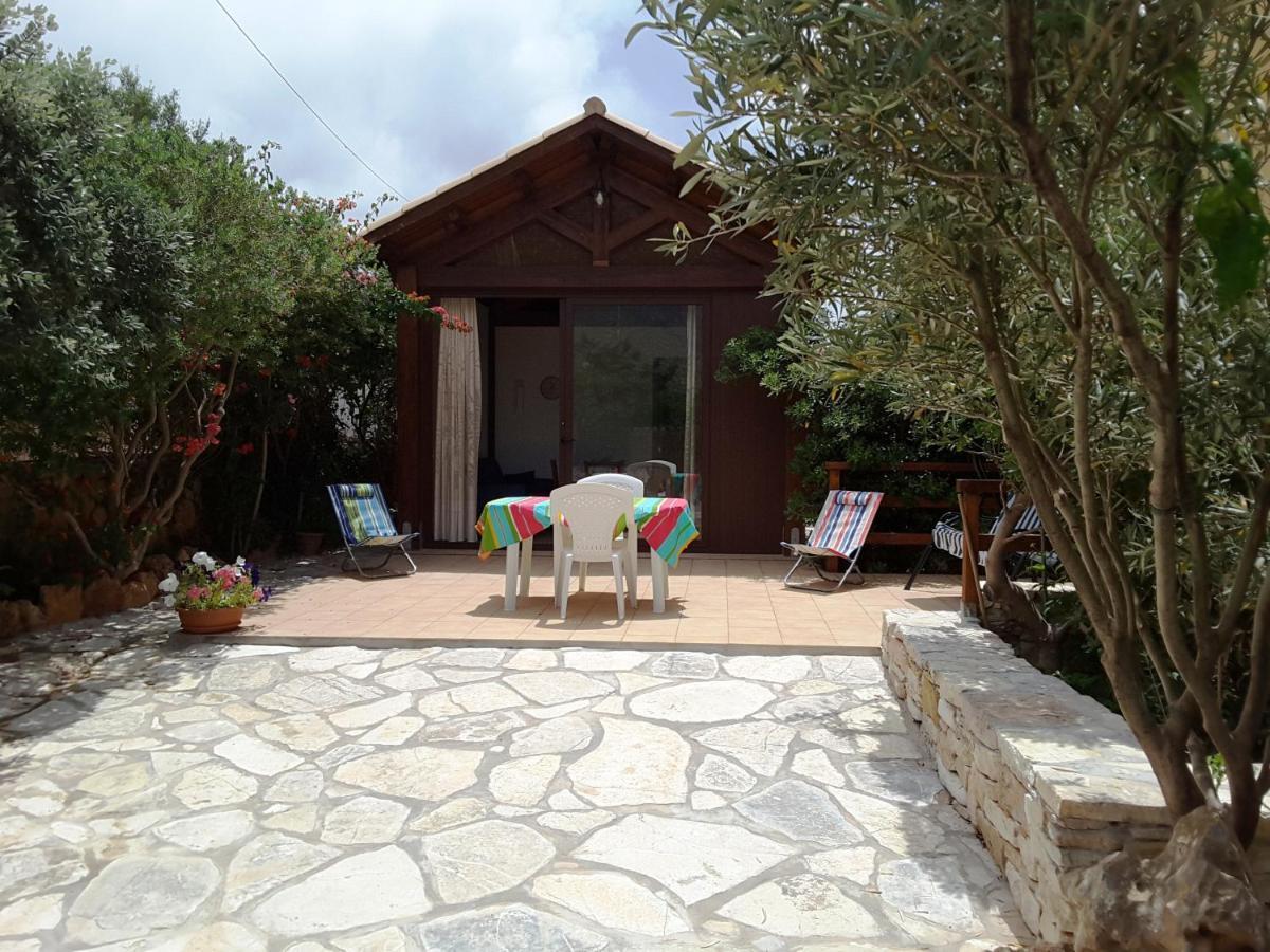 הוילה קוסטונאצ'י Il Rustico Di Pino מראה חיצוני תמונה